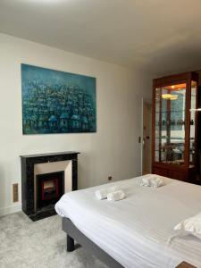 le Royal XIX vue mer 212客房内的一张或多张床位