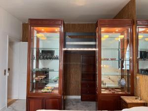 le Royal XIX vue mer 212的厨房或小厨房
