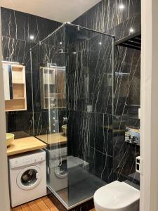le Royal XIX vue mer 212的一间浴室