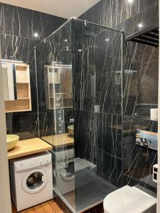le Royal XIX vue mer 212的一间浴室