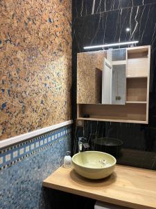 le Royal XIX vue mer 212的一间浴室