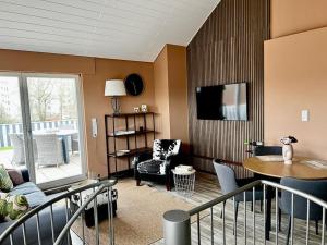 Μια τηλεόραση ή/και κέντρο ψυχαγωγίας στο Maisonette Wohnung mit Dachterrasse - keine Vermietung an Monteure