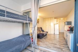 Μια τηλεόραση ή/και κέντρο ψυχαγωγίας στο Appartement à La grande plage