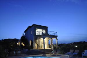Fotografia z galérie ubytovania Stunning Sea View Cote d'Azur Villa - Rives d'Or v destinácii Fréjus