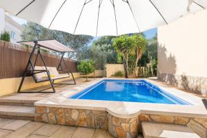 Πισίνα στο ή κοντά στο Amplia villa en Mallorca con jardín, 4 dormitorios y zona BBQ Cerca del mar en Portocolom +25 φωτογραφίες