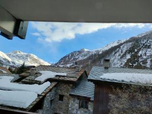 a view of snow covered roofs of a mountain at STUDIO CHALETS DE SOLAISE in Val dʼIsère