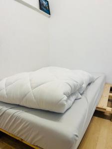 a mattress sitting on a bed in a room at Wohnung im Herzen der Stadt ,Nähe Stadion. in Dortmund