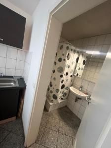 a small bathroom with a sink and a toilet at Wohnung im Herzen der Stadt ,Nähe Stadion. in Dortmund