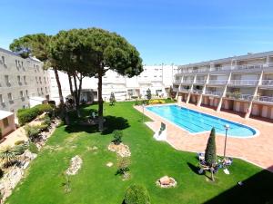 The swimming pool at or close to VACAY Apartamento Laia, respira aire puro, en la Costa Brava, L'Escala!