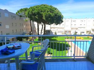 The swimming pool at or close to VACAY Apartamento Laia, respira aire puro, en la Costa Brava, L'Escala!