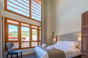Кровать или кровати в номере Appart'Hotel Prestige Odalys Eden +37 фотографий