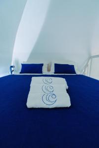 a blue bed with two white towels on it at Casa Celeste in Monopoli