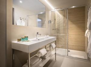 Aminess Laurel Khalani Hotel的一间浴室