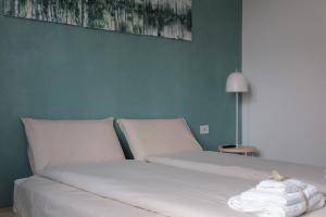 Postel nebo postele na pokoji v ubytování B&B Colori Del Lago