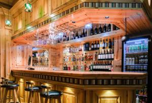 云庐山居酒廊或酒吧区