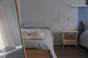 Postel nebo postele na pokoji v ubytování B&B Colori Del Lago