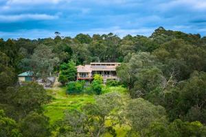 Wonga ParkPerfect View Retreat in Forest的森林中房屋的空中景观