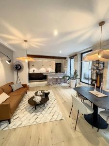 a living room with a couch and a table at Appartement de charme avec cour in Avignon