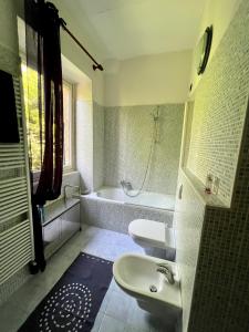 Ένα μπάνιο στο Villa Moia
