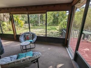 Fotografie z fotogalerie ubytování Cute 3/2 Siesta home steps from Siesta waters v destinaci Sarasota