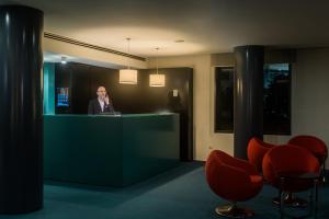 O saguão ou recepção de Hotel Torre Mar