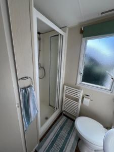 Ένα μπάνιο στο Willows Way Newquay Holiday Park +11 φωτογραφίες