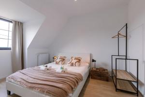 Katil atau katil-katil dalam bilik di Farmhouse oasis with garden, pond and idyllic surroundings