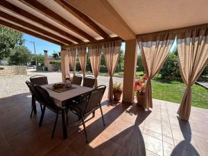 Patio nebo venkovní prostory v ubytování Apartmani Antonija