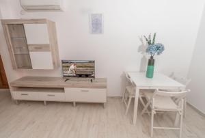 a dressing room with a mirror and a table at Appartamento Da Andrea in Izola