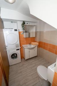a small bathroom with a washing machine and a sink at Appartamento Da Andrea in Izola +17 photos