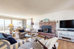 a living room with a couch and a fireplace at 2 Bed 2 Bath Vacation home in Waldport in Waldport