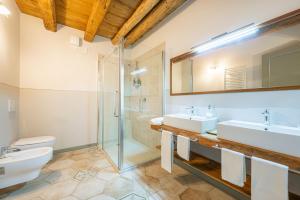 A bathroom at Soave Country House
