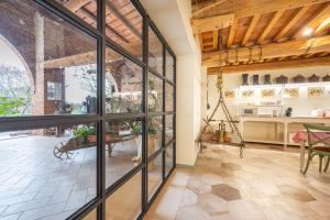 A kitchen or kitchenette at Soave Country House