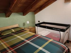 Säng eller sängar i ett rum på La Sarrolein CIR 0009