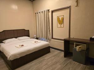 a bedroom with a bed with two towels on it at Victory place 2 (Golden Mount) in Bangkok