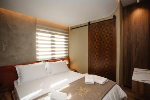 Uma cama ou camas num quarto em Hotel Flaer