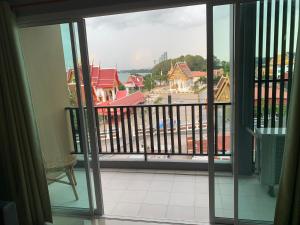 Balkón nebo terasa v ubytování Beach Front Condo Centerviews Bangsaray Floor 6