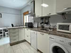 Kuchyňa alebo kuchynka v ubytovaní Apartamento Algafequi con terraza privada