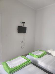 Ένα ή περισσότερα κρεβάτια σε δωμάτιο στο Бунгала - Камчия - Електрон Универс