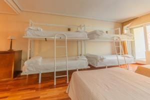 two bunk beds in a room with a bed at Hotel Náyade in Los Ángeles de San Rafael