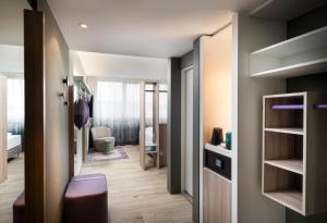 a room with a hallway with a bedroom at elaya hotel stuttgart ludwigsburg ehemals Abacco by Rilano in Korntal-Münchingen