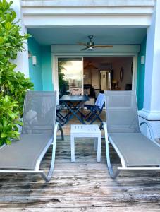 Posezení v ubytování APPARTEMENT T3, ORIENT BAY
