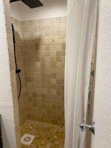 Koupelna v ubytování APPARTEMENT T3, ORIENT BAY