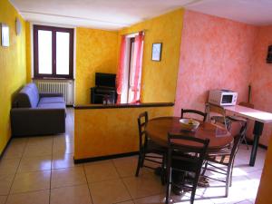 Uma TV ou centro de entretenimento em Casa Gabriella