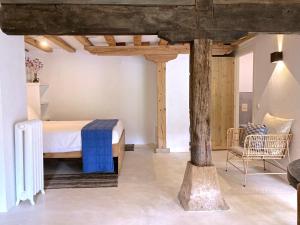 a bedroom with a bed and a tree in a room at Mañarinegi Apartamentos Rurales in Aia