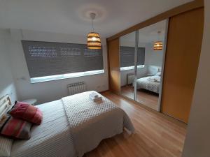 Voodi või voodid majutusasutuse Apartamento full equipado Narón toas