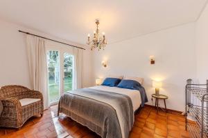 Postel nebo postele na pokoji v ubytování Villa Triptyque - Avec piscine et grand jardin