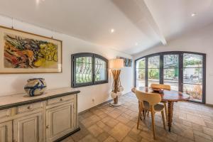 Fotografie z fotogalerie ubytování Villa Triptyque - Avec piscine et grand jardin v destinaci Villecroze
