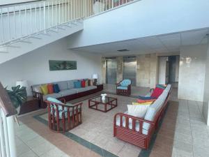 Posezení v ubytování Ocean View 2 Bed 1 Bath 2 Parkings & Pool @ Dos Marinas Fajardo