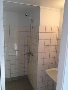 Bilik mandi di 62N Guesthouse Marknagil +16 gambar